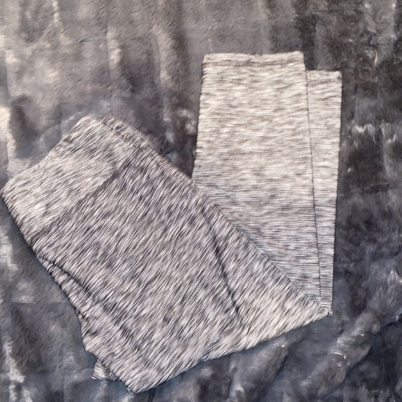 Women’s Reebok Active Capri Leggings - Picture 4 of 4